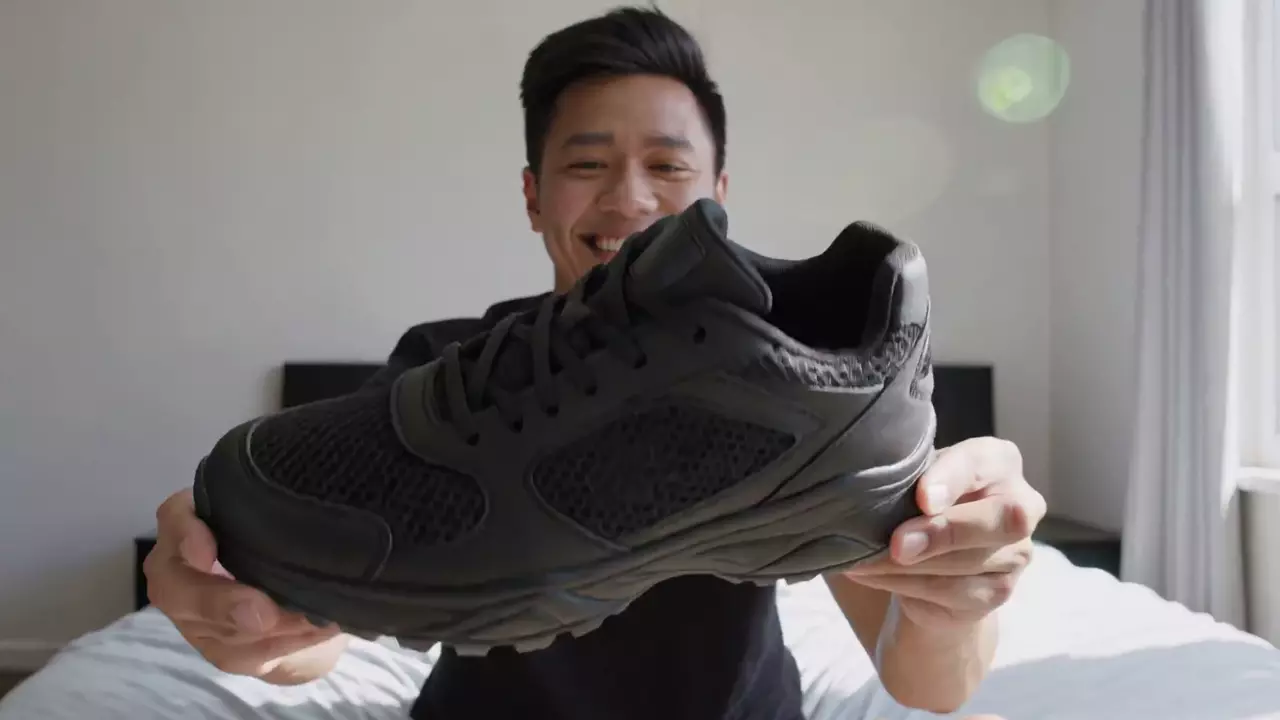 Prévia de Hyper Realistic Sneaker Ugc Ad