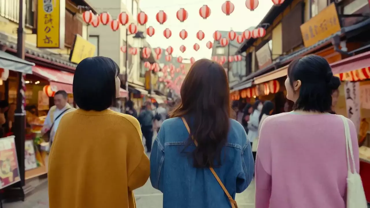 معاينة Three Girls Explore Japanese Market